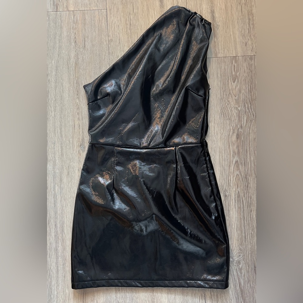 SOLD Superdown Ella Black One Shoulder Patent Faux Leather Mini Dress Small - Picture 4 of 10